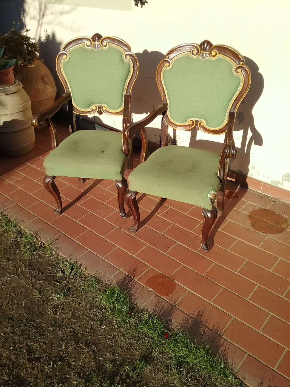Paar gedrehte Nussbaum-Sessel mit Armlehnen, vergoldet, einzigartige Stücke aus Lucca, späte 1600er Jahre, gesetzliche Garantie                   , ,,,,,gesetzliche Garantie
