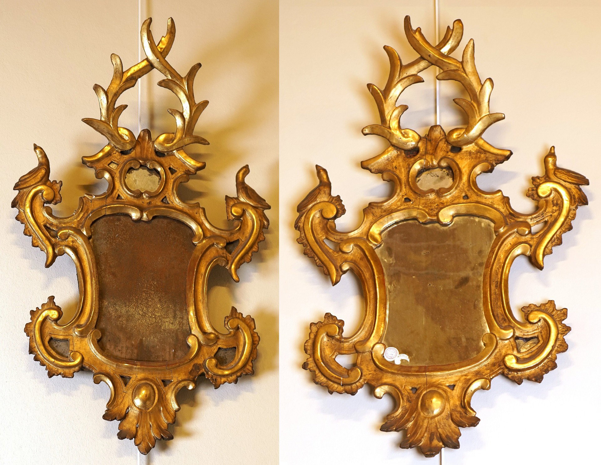 Coppia di appliques Luigi XV in legno intagliato e dorato, Spagna metà secolo XVIII