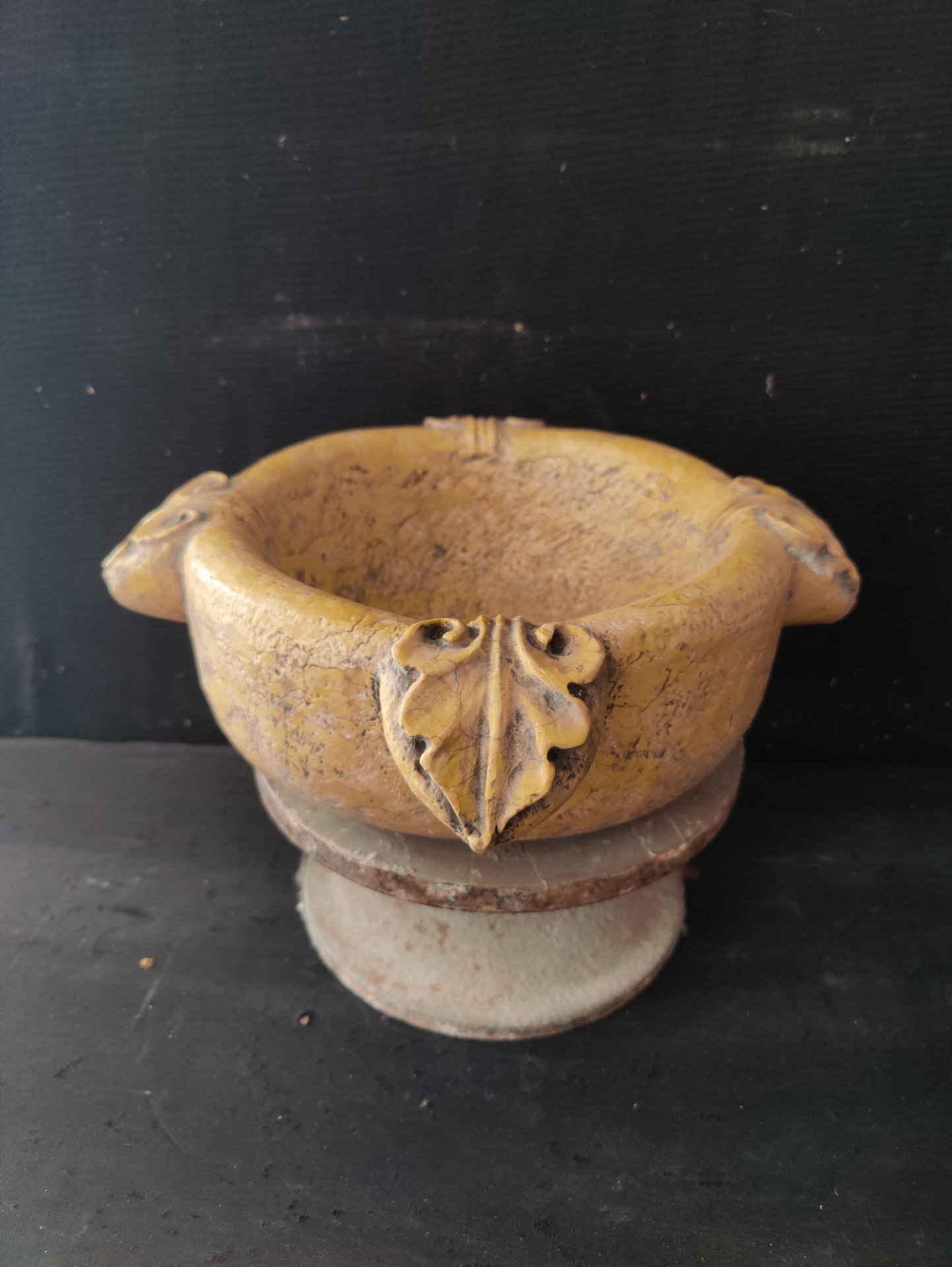 Elegante acquasantiera in marmo giallo - 37 x 37 cm - Venezia