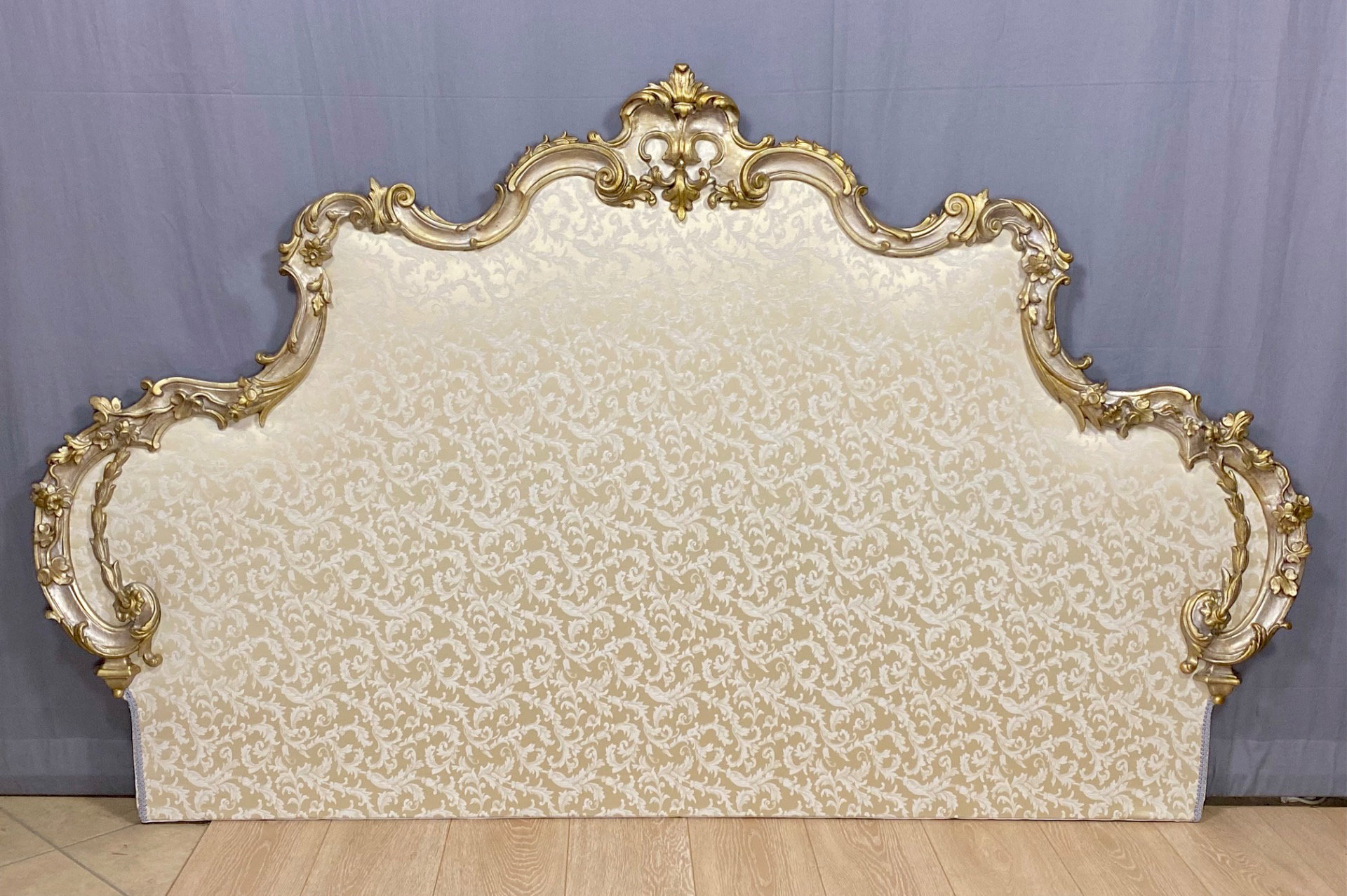 Prächtiges antikes Doppelbett-Kopfteil aus geschnitztem, lackiertem Holz, Epoche 1910/20