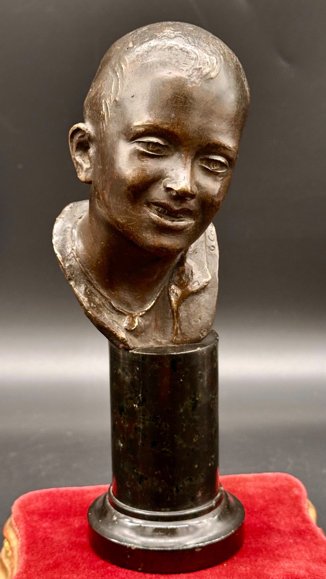 Busto de bronce de joven – Firmado T. Campajola, Italia, principios del siglo XX