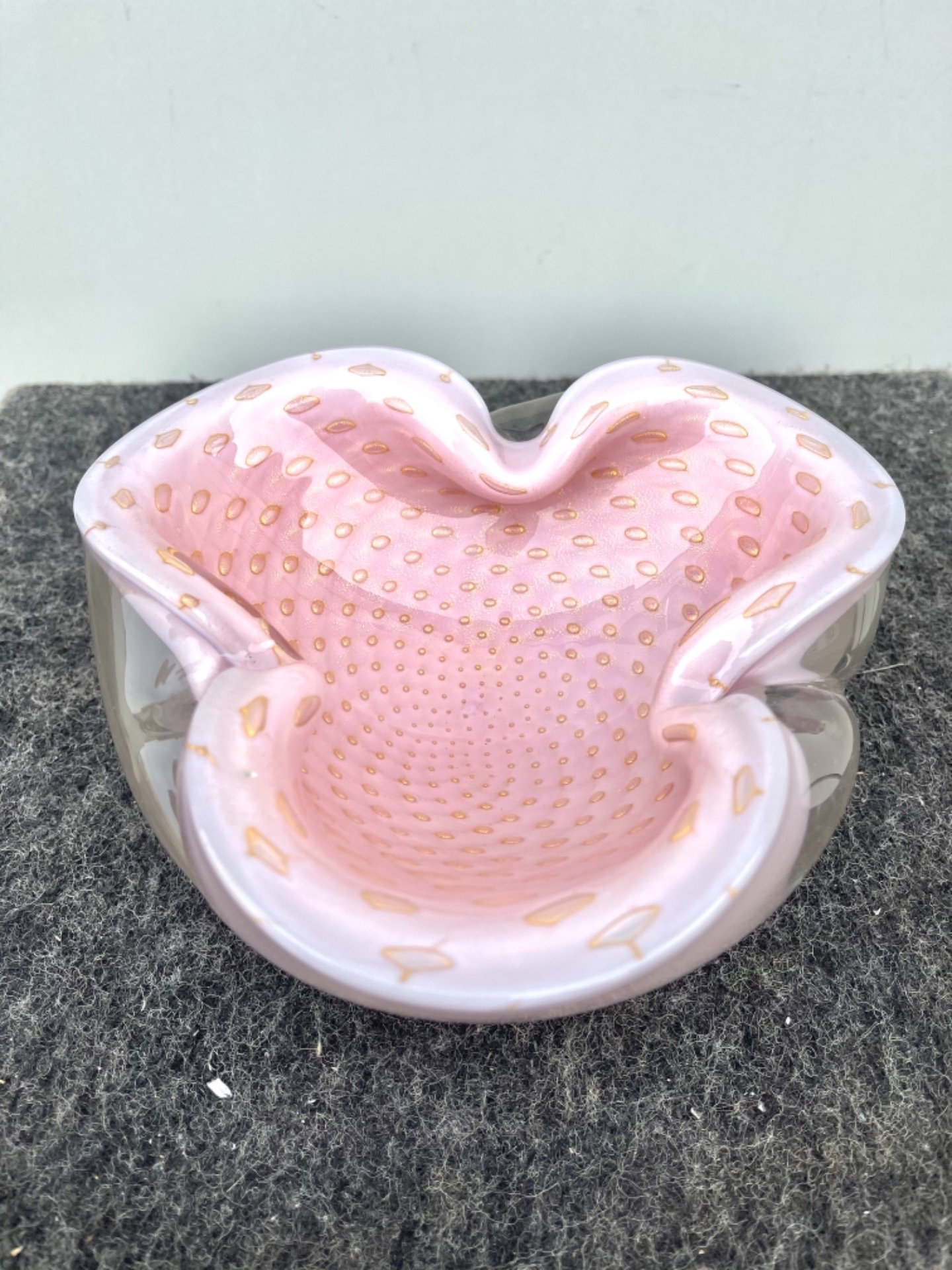 Sommerso glass ashtray with bubble inclusions and gold leaf. Salviati manufacture, Murano.