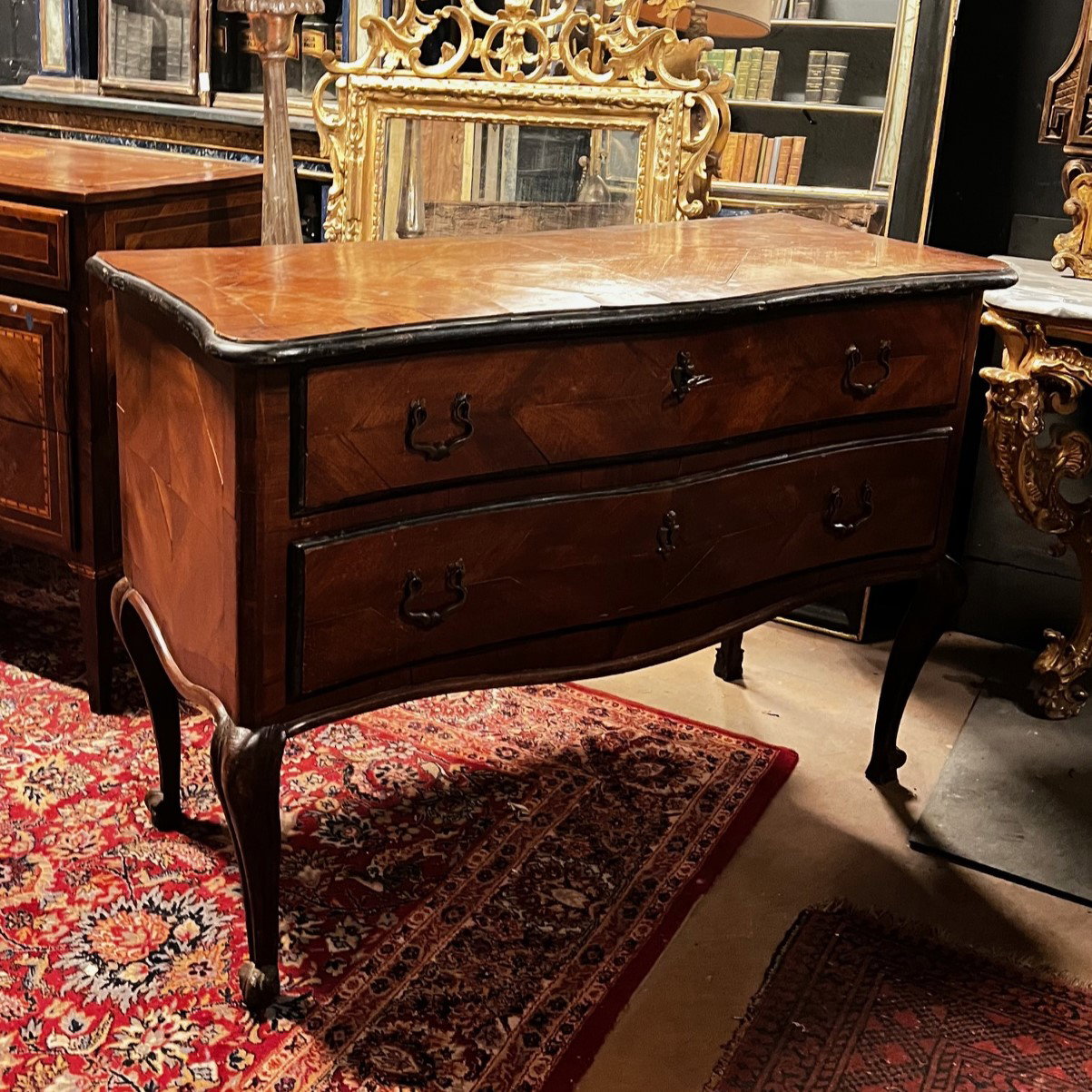 ARM275 - Commode placage noyer, Piémont, époque XVIIIe siècle, dimensions L 130 x H 92 x P 55 cm