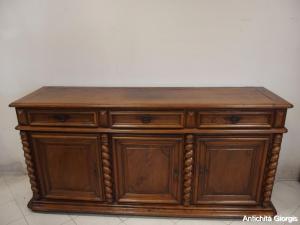 CREDENZA IN NOCE A TRE PORTE EPOCA 700 Dimensioni: cm L227xP61xH109