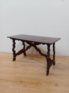 Klostertisch aus Nussbaum - Schreibpult im Klosterstil - 18. Jahrhundert / 1700