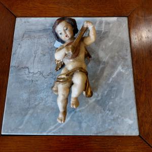 Putto musicante in legno