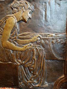The cradle is a bronze sculpture, created in 1906 by the artist Leonardo Bistolfi. (Measurements: 42 cm x 39 cm). Period: Twentieth century