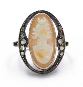 Anello in oro e argento con rosette di diamanti e cammeo centrale -Art Noveau