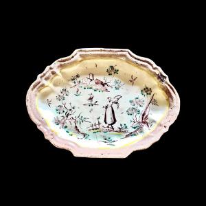 Majolica dish-tray with figures and architectural decoration, Folco Manufacture, Savona.