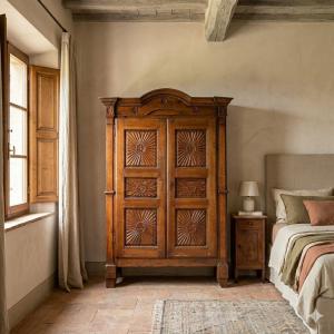 Guarda a due corpi in noce del Piemonte del XIX secolo