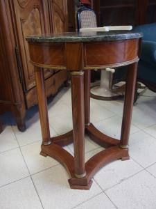 Runder Couchtisch im Empire-Stil aus französischem Nussbaum, Durchmesser 63 cm x H 82 cm