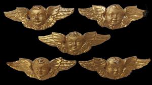 Gruppo di putti alati in legno dorato a foglia oro.Veneto .Primissimo 800