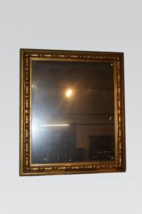 Grande specchiera simmetrica francese di metà 1800 dorata foglia oro