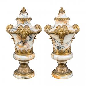 Coppia di vasi in marmo e bronzo dorato - Fonderia Susse Frères - Parigi, XIX secolo. 