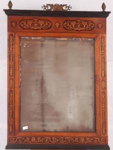 Specchiera italiana stile Carlo X del 1800 in legno ciliegio riccamente intarsiata