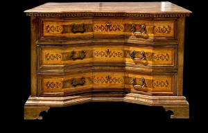 Walnut three-drawer inlaid commode. Lombardy.