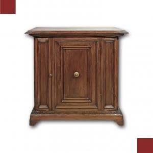 CREDENZA IN MASSELLO DI NOCE INIZI DEL XVIII SECOLO