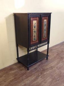 KLEINER SCHRANK MIT ZWEI TÜREN IM ORIENTALISCHEN STIL, ANFANG 1900, L61xT39xH100 cm