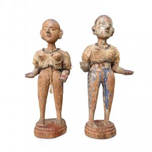 Par de Esculturas de Madeira Indonesianas do Final de 1700