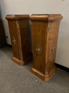 Colonne in noce e bronzi porta busti 41 × 41 × 105H