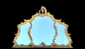 Three-part mirror in carved wood and gold leaf with floral and rocaille motifs.