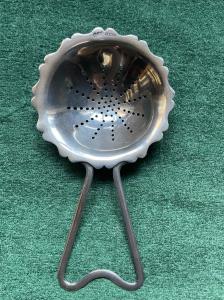 Colìno da the’ in argento con motivo art nouveau.Inghilterra ,Birmingham 1920.