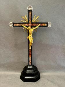 Table crucifix