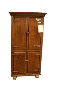 Late 17th-century Spanish oak cupboard