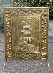 Antique fireplace screen, restored wood and brass, vintage fire screen *** €199 ***