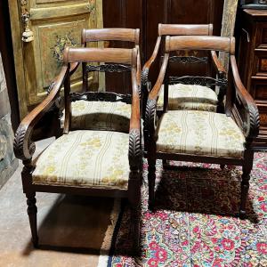 PANC178 - Elegante conjunto de quatro poltronas em nogueira, século XIX, medidas cm L 55 x P 55 x A 90