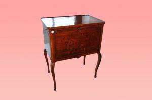 Tavolino francese del 1800 con personaggi stile Transizione con 4 alette