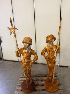 Sculture in coppia in ghisa, altezza 170