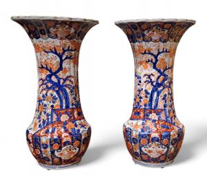 LARGE PAIR OF IMARI TRUMPET VASES - JAPAN - 19TH CENTURY