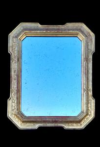 Cabaret mirror-frame in carved wood and gold leaf with stylized vegetal motifs. Italy.