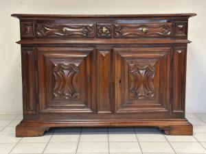 Credenza in noce. Liguria / Piemonte / inizio XVIII secolo
