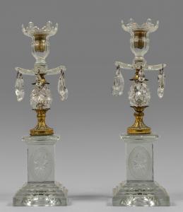 Paar Kerzenhalter aus Kristall und vergoldeter Bronze, 19. Jahrhundert
