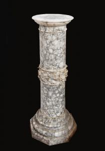 Antique Roman column in flowered alabaster from the second half of the 19th century.