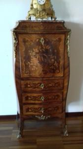 Secretaire mosso del 1800 francese con intarsio floreale stile Luigi XV