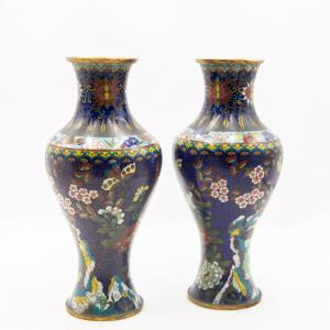 Vasos Cloisonné do século XX com motivos florais