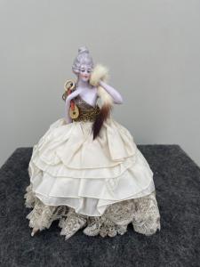 Box with figure of a lady with porcelain bust and legs and cardboard part. France.