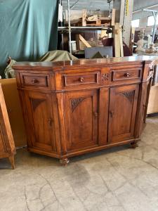 Venetische abgeschrägte Anrichte 175x52x115h