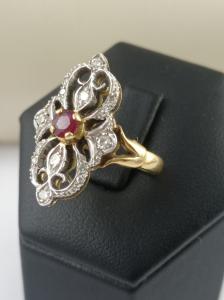 ANELLO CON RUBINO SU ARGENTO E ORO