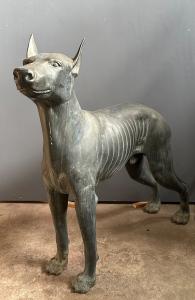 Scultura in bronzo raffigurante cane di tipo levriero / Xoloitzcuintli stilizzato - primo ‘900