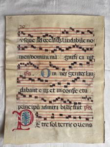 Pagina di antifonario in pergamena.