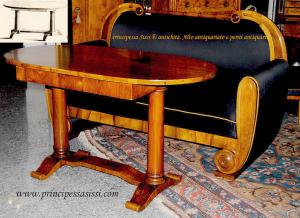 Vienna 1820 - 25. Very rare writing table of the early Biedermeier period by Joseph Danhauser or close circle.