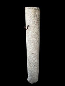 Säule aus rosa Granit