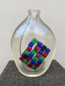 Vaso in vetro sommerso pesante e iridato con applicazioni a mosaico.Murano.