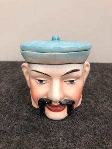 Earthenware snuffbox depicting the head of a Chinese character..France