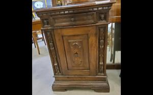 Lombardischer Nussholzschrank
