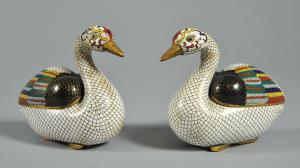 Par de cisnes Cloisonné, China, século XIX.